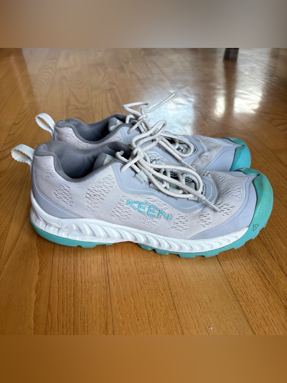 KEEN Women's NXIS Speed hiking shoes Vapor/Porcelain Gray Green Sneakers Sz 8.5